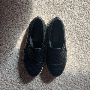 ECENTRCQ BLACK steve madden slip ons